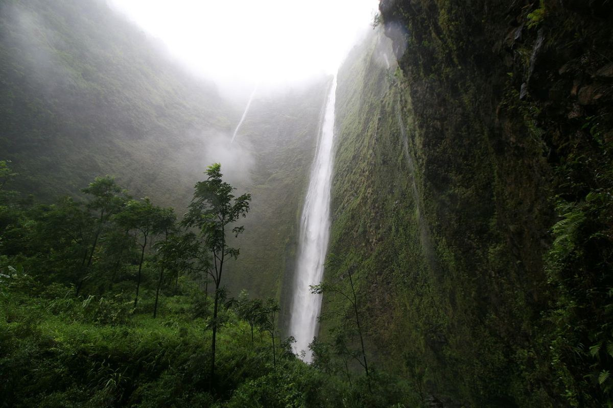 Hi'ilawe Falls