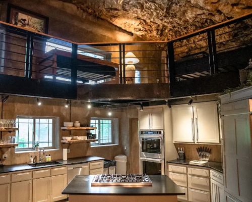 Beckham Creek Cave Lodge